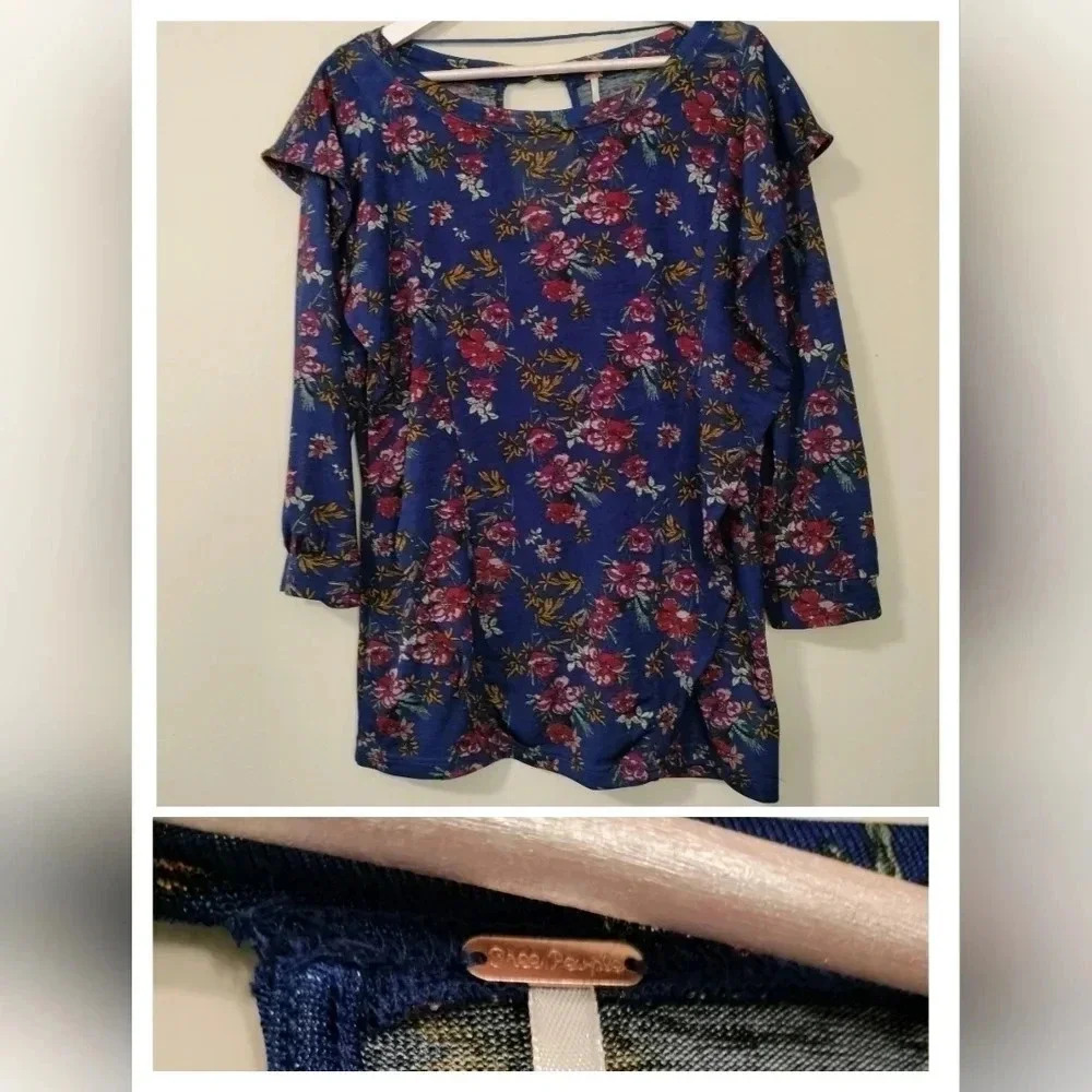 Free People Top Blue Floral Pattern Size Large Long Sleeves Ruffle Keyhole Back
